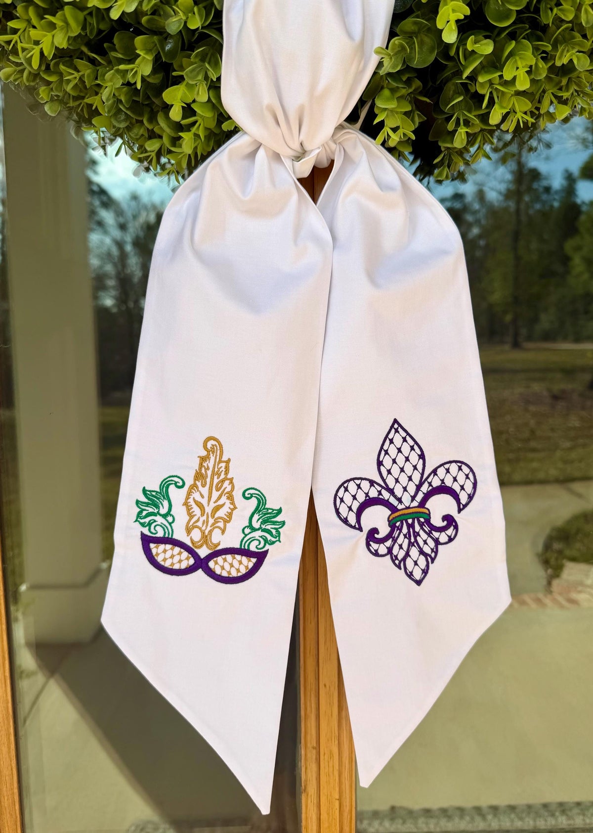 Mardi Gras Mask & Fleur-de-Lis Wreath Sash | White
