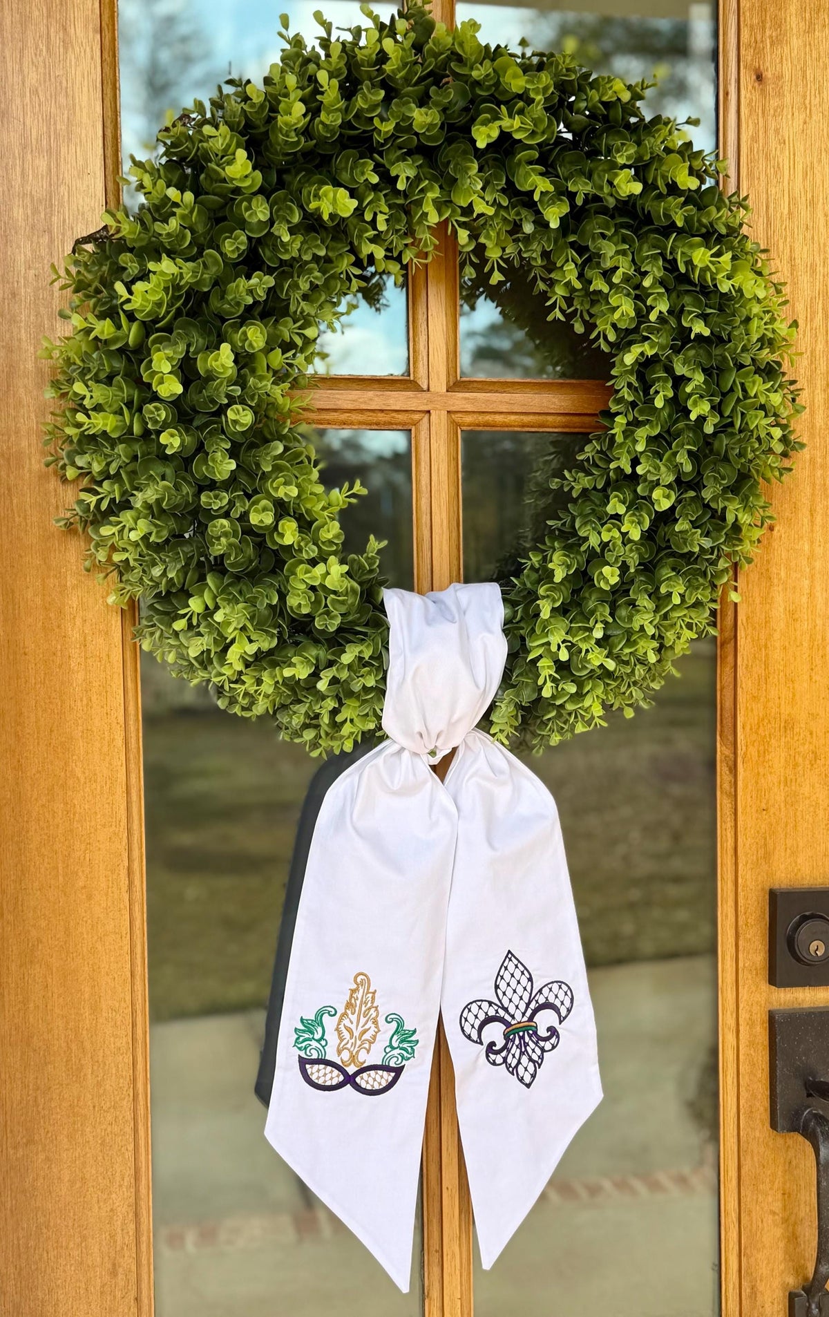 Mardi Gras Mask & Fleur-de-Lis Wreath Sash | White